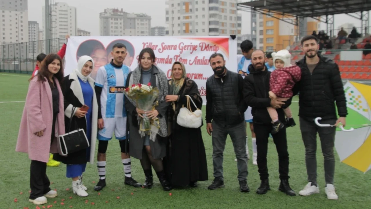 Kayseri'de Amatör maçta sürpriz evlilik teklifi