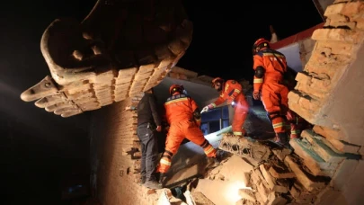Çin'de Korkunç Deprem! 6,2 Büyüklüğünde Deprem: 118 Kişi Hayatını Kaybetti, Onlarca Yaralı